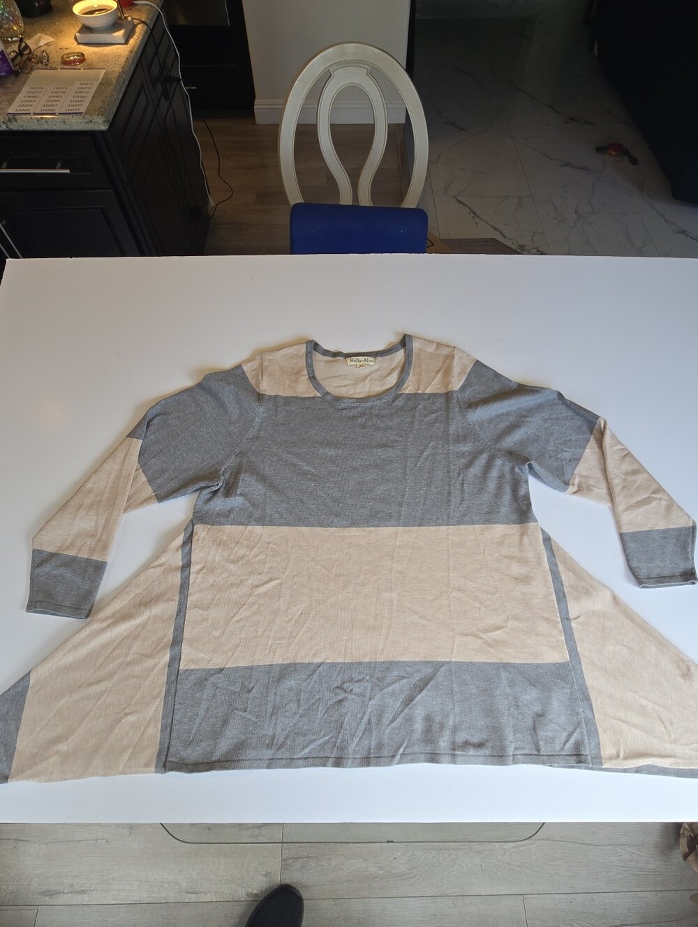 Indigo Rose Gray Beige Colorblock Scoop Neck 3/4 Sleeve, dolman sleeve